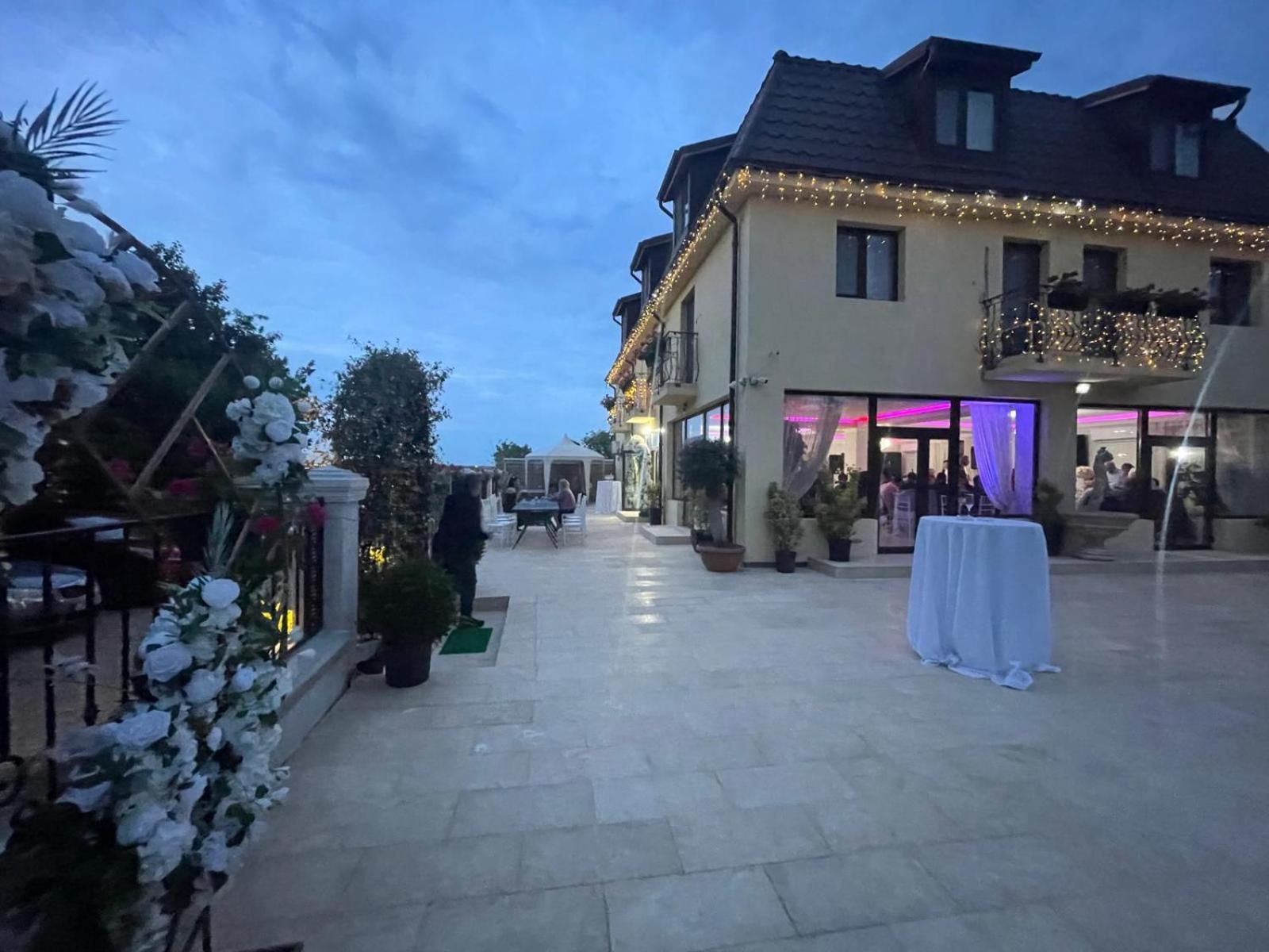 Mihai Palace Buftea Exteriör bild