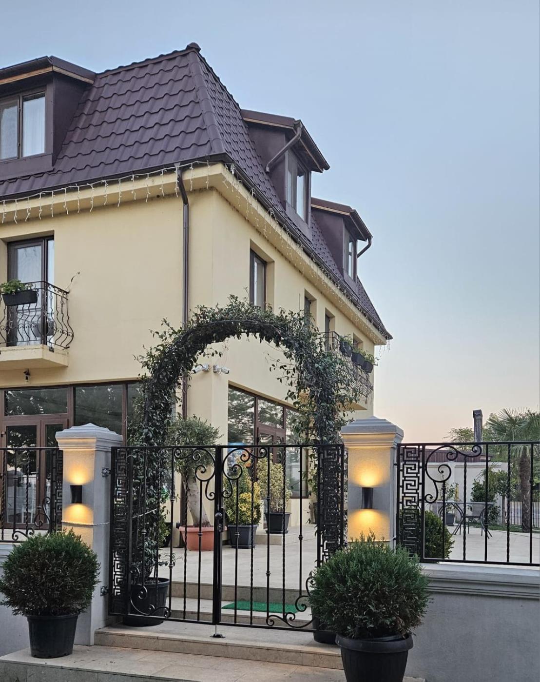 Mihai Palace Buftea Exteriör bild