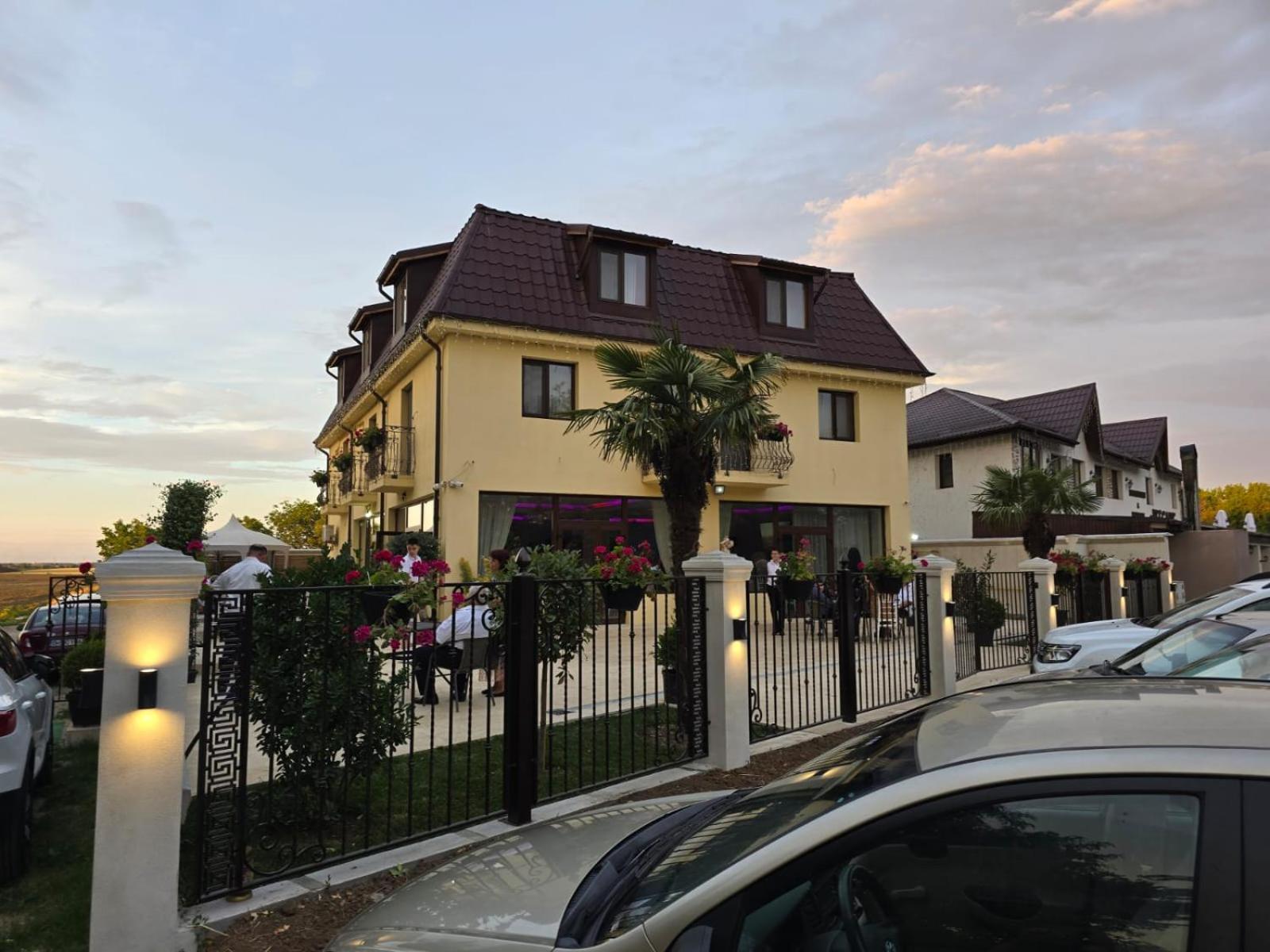 Mihai Palace Buftea Exteriör bild